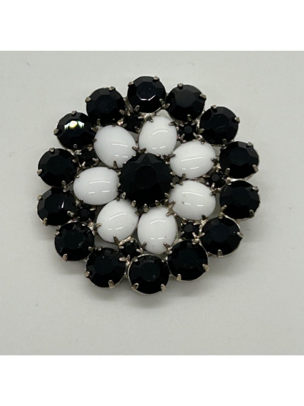 Vintage Black White Flower Brooch Pin Acrylic Stone Floral Retro Costume Jewelry - Picture 2 of 10